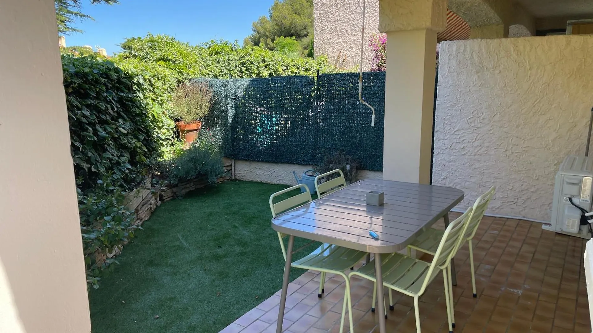 Appart-St Cyr Sur Mer-La Madrague-4Pers-Parking contacts